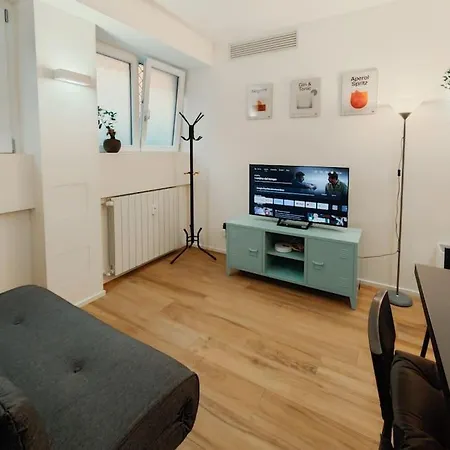 Carlo Apartment - 15 Min From Duomo-3